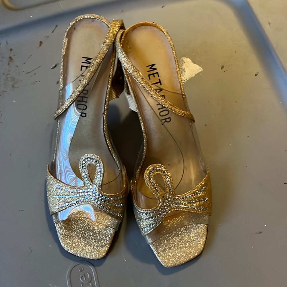 Metaphor gold shoes Sonja size 6